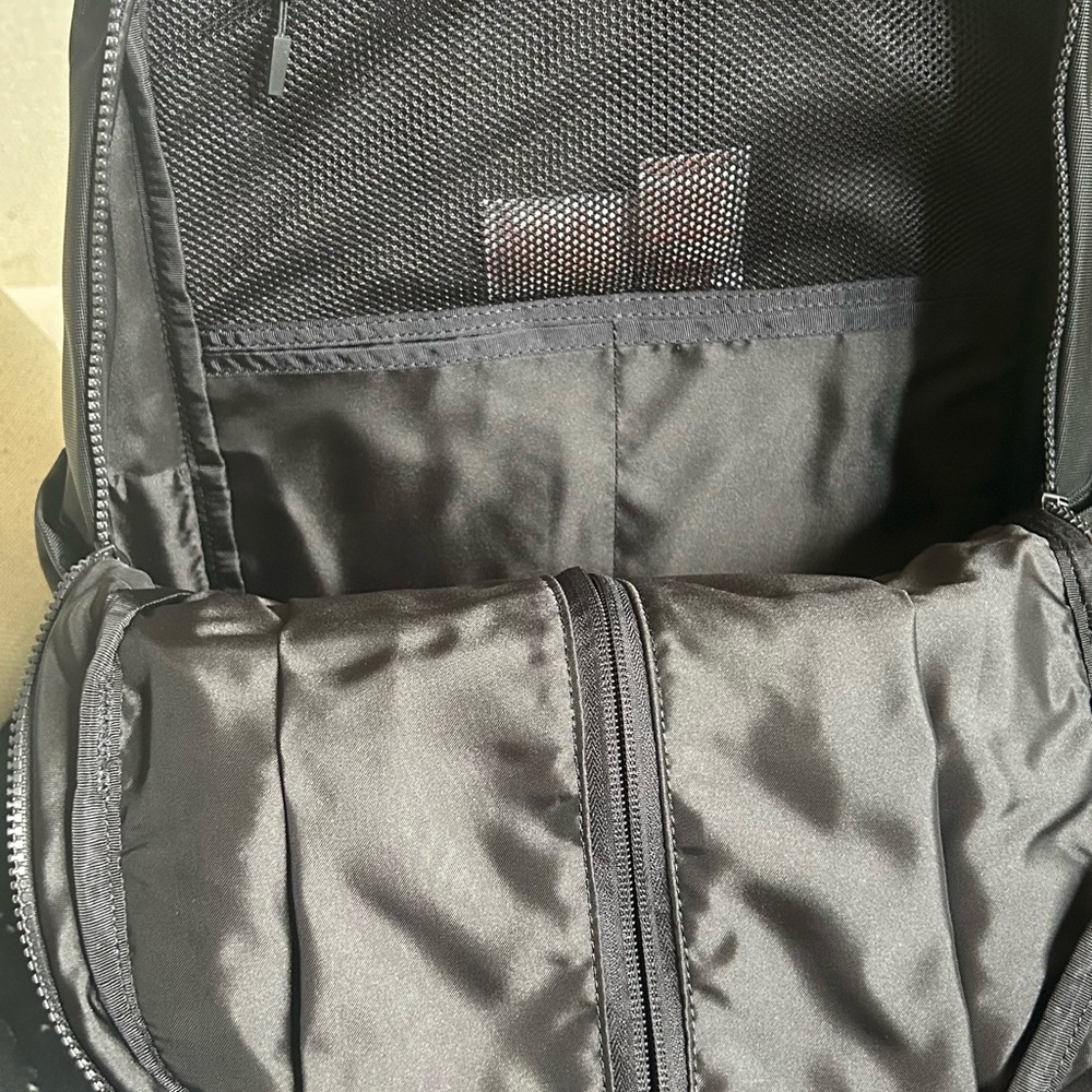 Lululemon Cruiser 23L Backpack - Picture 3 of 3